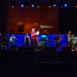 ESPECTACULO CON DANZA Y PROYECCIONES ESPECTACULO CON DANZA Y PROYECCIONES